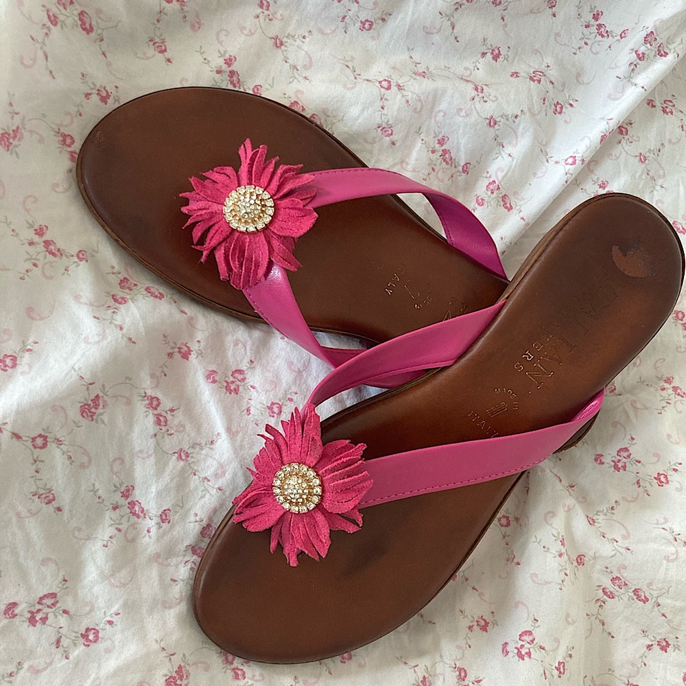 Beautiful woman’s pink ItalianShoemakers flipflop.